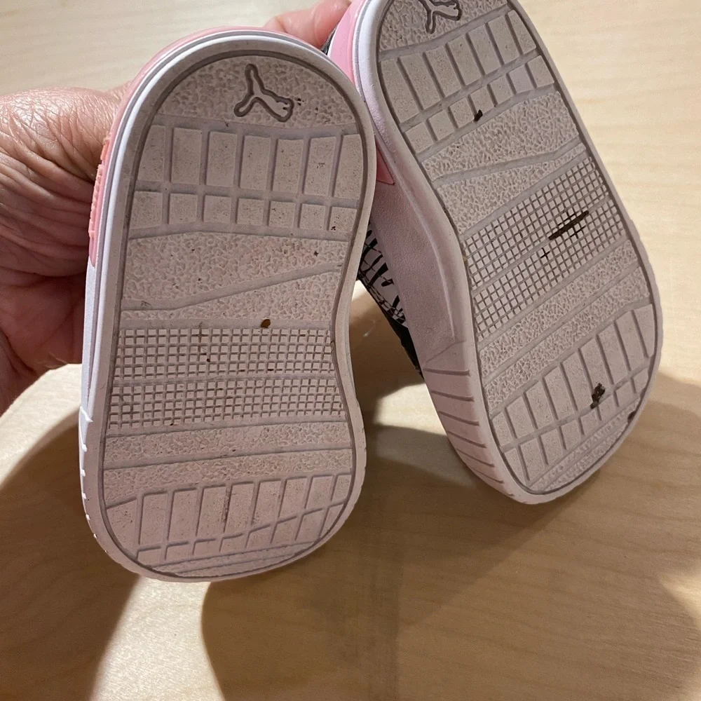 Puma Infant Sneakers size 5C (JY)